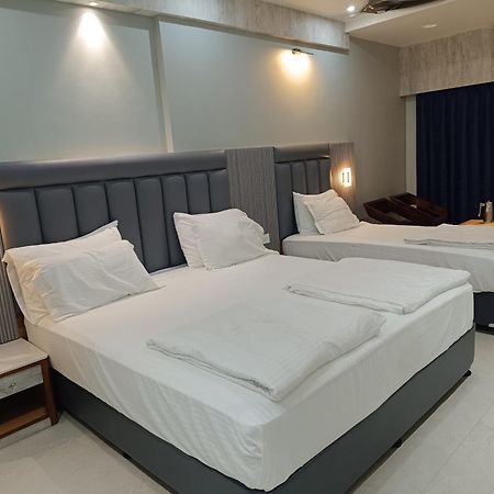 Hotel Lee Garden Near To Blue Flag Beach 500 Mtrs Puri Ngoại thất bức ảnh