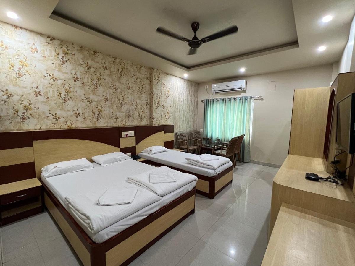Hotel Lee Garden Near To Blue Flag Beach 500 Mtrs Puri Ngoại thất bức ảnh