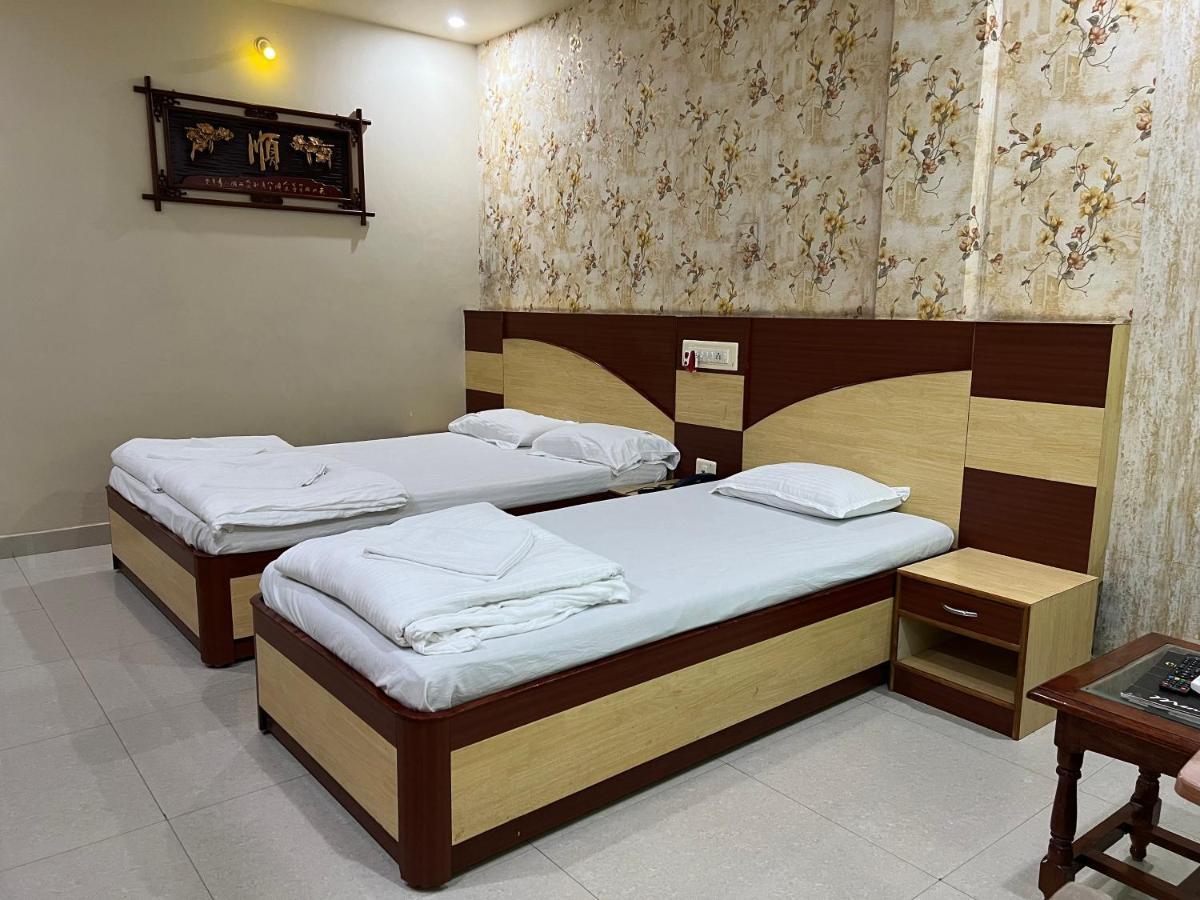 Hotel Lee Garden Near To Blue Flag Beach 500 Mtrs Puri Ngoại thất bức ảnh