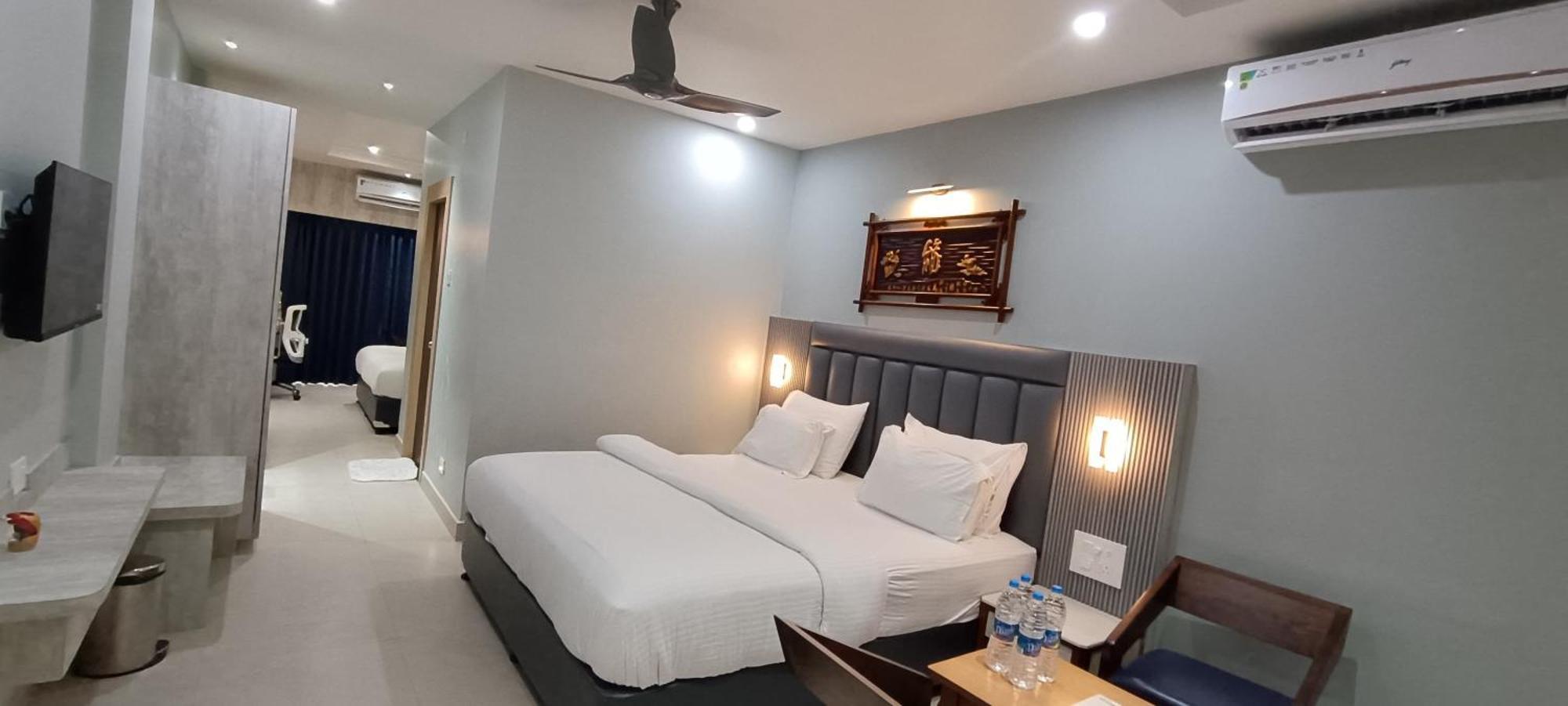 Hotel Lee Garden Near To Blue Flag Beach 500 Mtrs Puri Ngoại thất bức ảnh