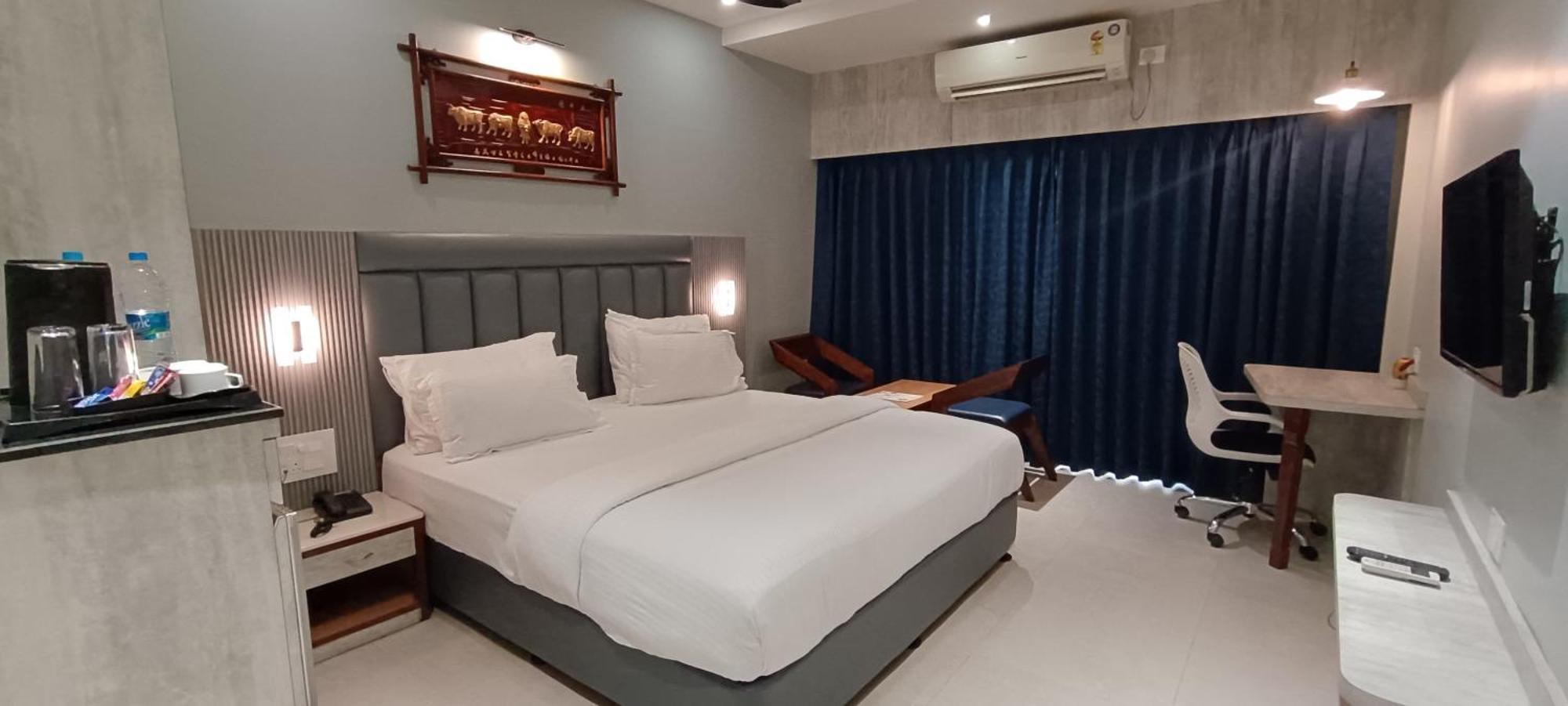 Hotel Lee Garden Near To Blue Flag Beach 500 Mtrs Puri Ngoại thất bức ảnh