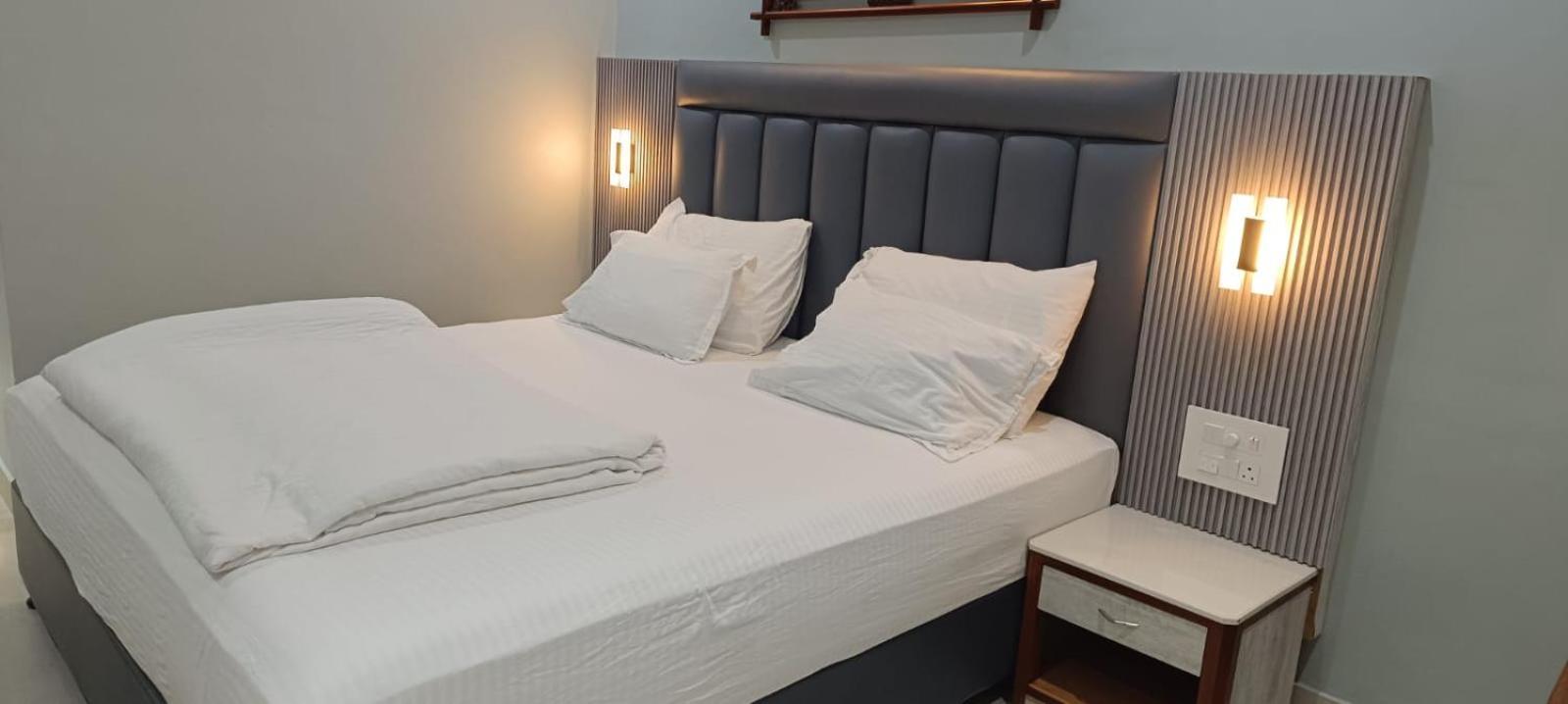 Hotel Lee Garden Near To Blue Flag Beach 500 Mtrs Puri Ngoại thất bức ảnh