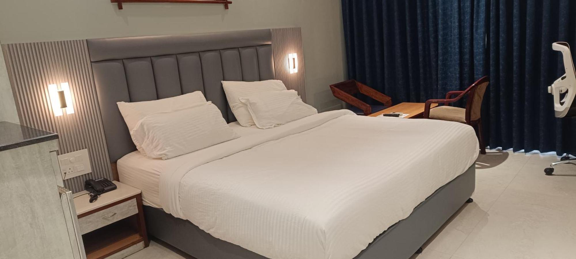 Hotel Lee Garden Near To Blue Flag Beach 500 Mtrs Puri Ngoại thất bức ảnh