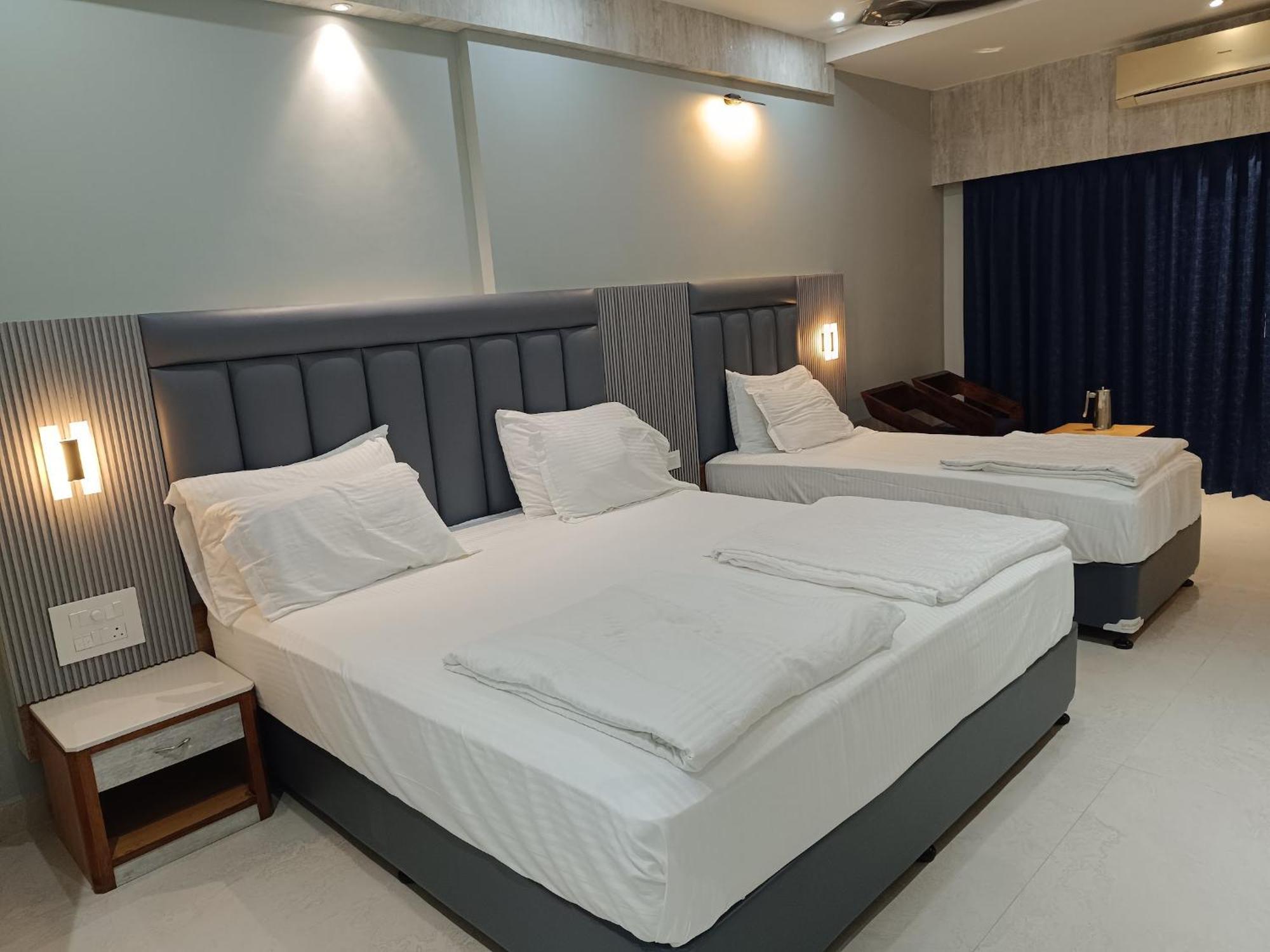 Hotel Lee Garden Near To Blue Flag Beach 500 Mtrs Puri Ngoại thất bức ảnh