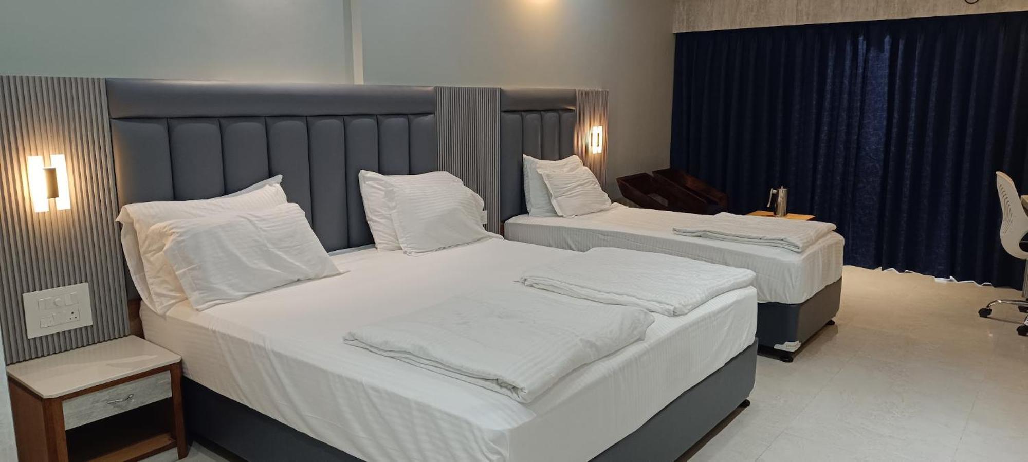 Hotel Lee Garden Near To Blue Flag Beach 500 Mtrs Puri Ngoại thất bức ảnh
