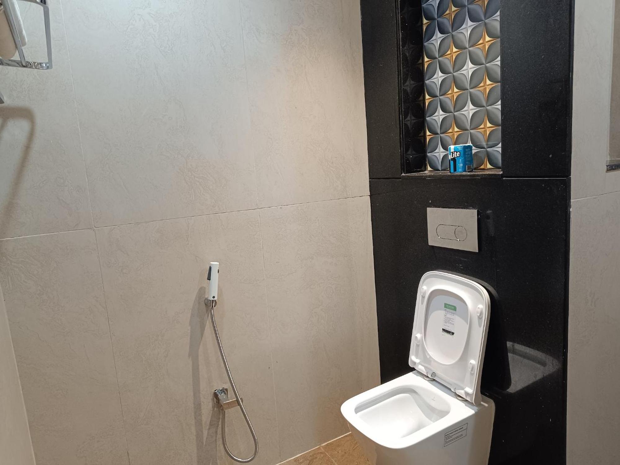 Hotel Lee Garden Near To Blue Flag Beach 500 Mtrs Puri Ngoại thất bức ảnh