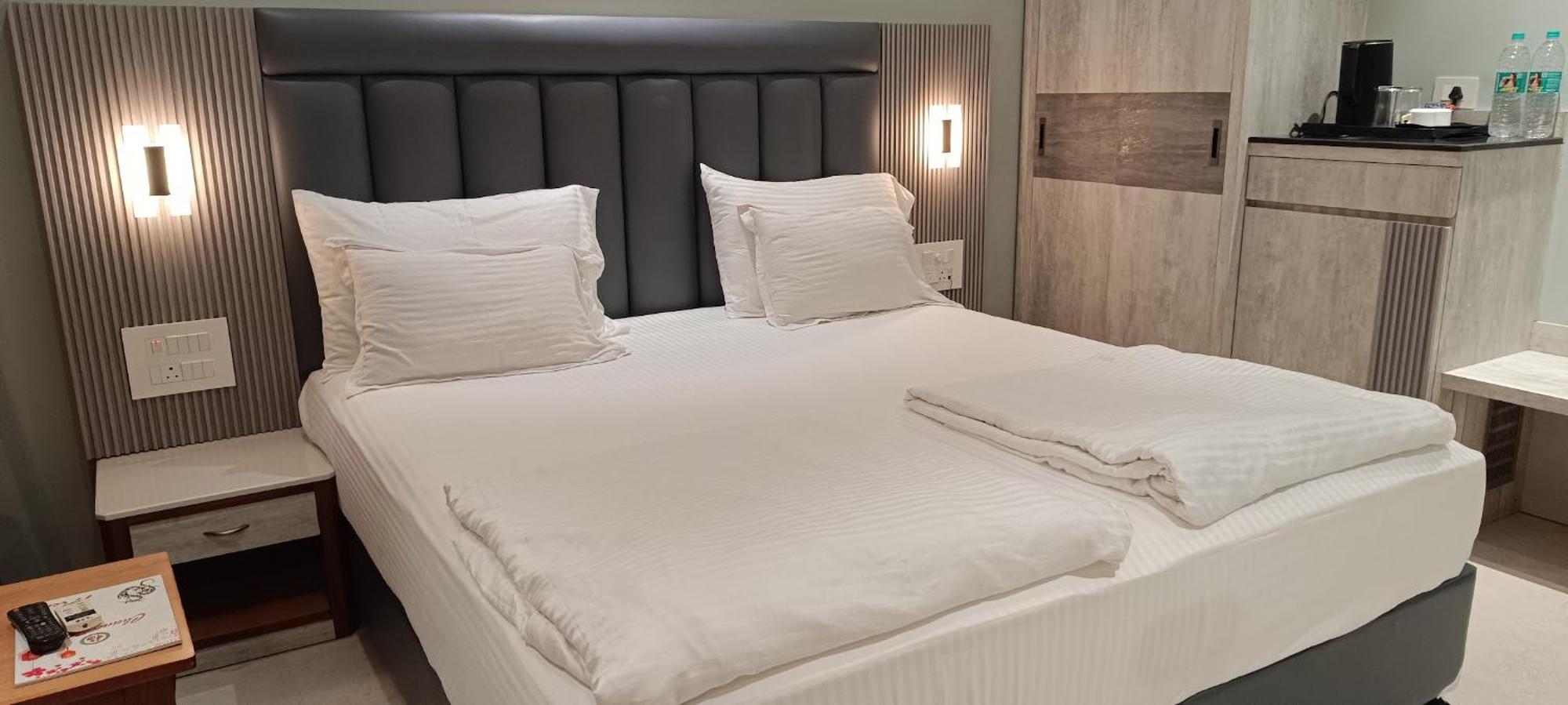 Hotel Lee Garden Near To Blue Flag Beach 500 Mtrs Puri Ngoại thất bức ảnh